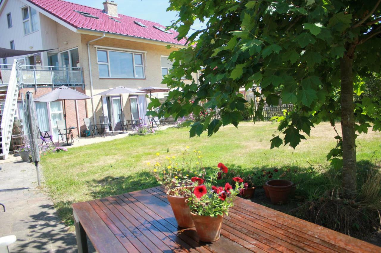 Bluesheep-Texel Bed & Breakfast De Koog  Bagian luar foto